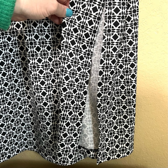 T by Talbots Drawstring Waist Short Sleeve Geometric
Print Maxi Dress - Picture 9 of 13